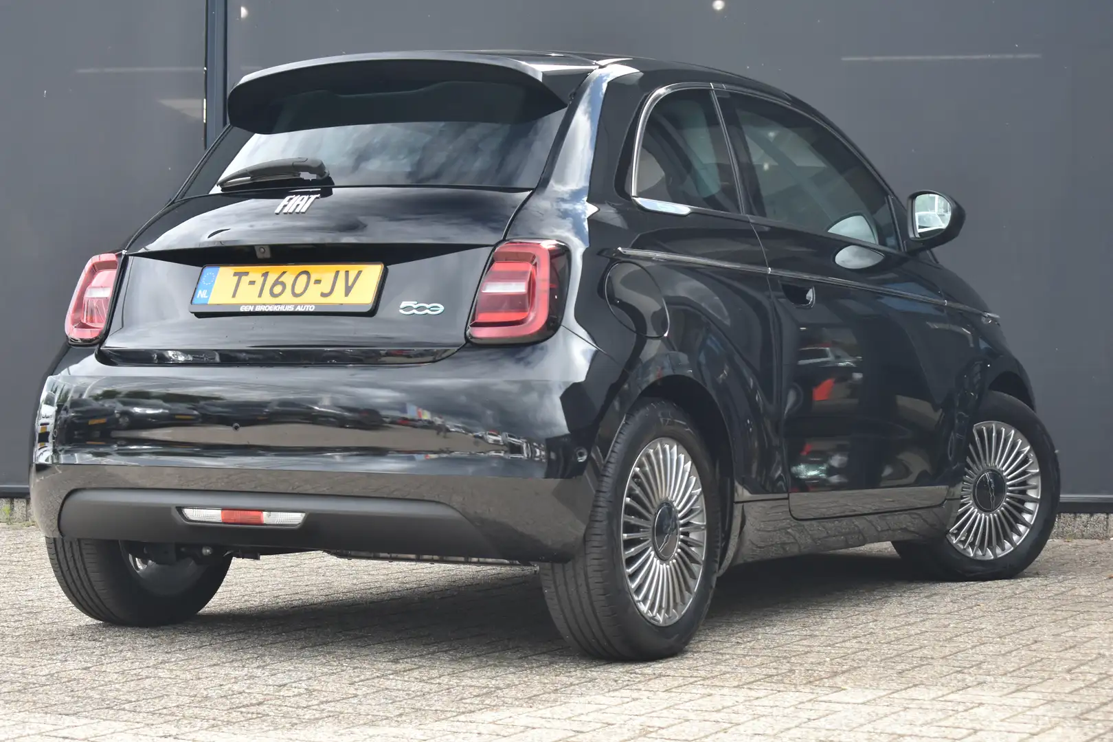 Fiat 500e 42 kWh 3 Fase | Navigatie | Achteruitrijcamera | D Zwart - 2