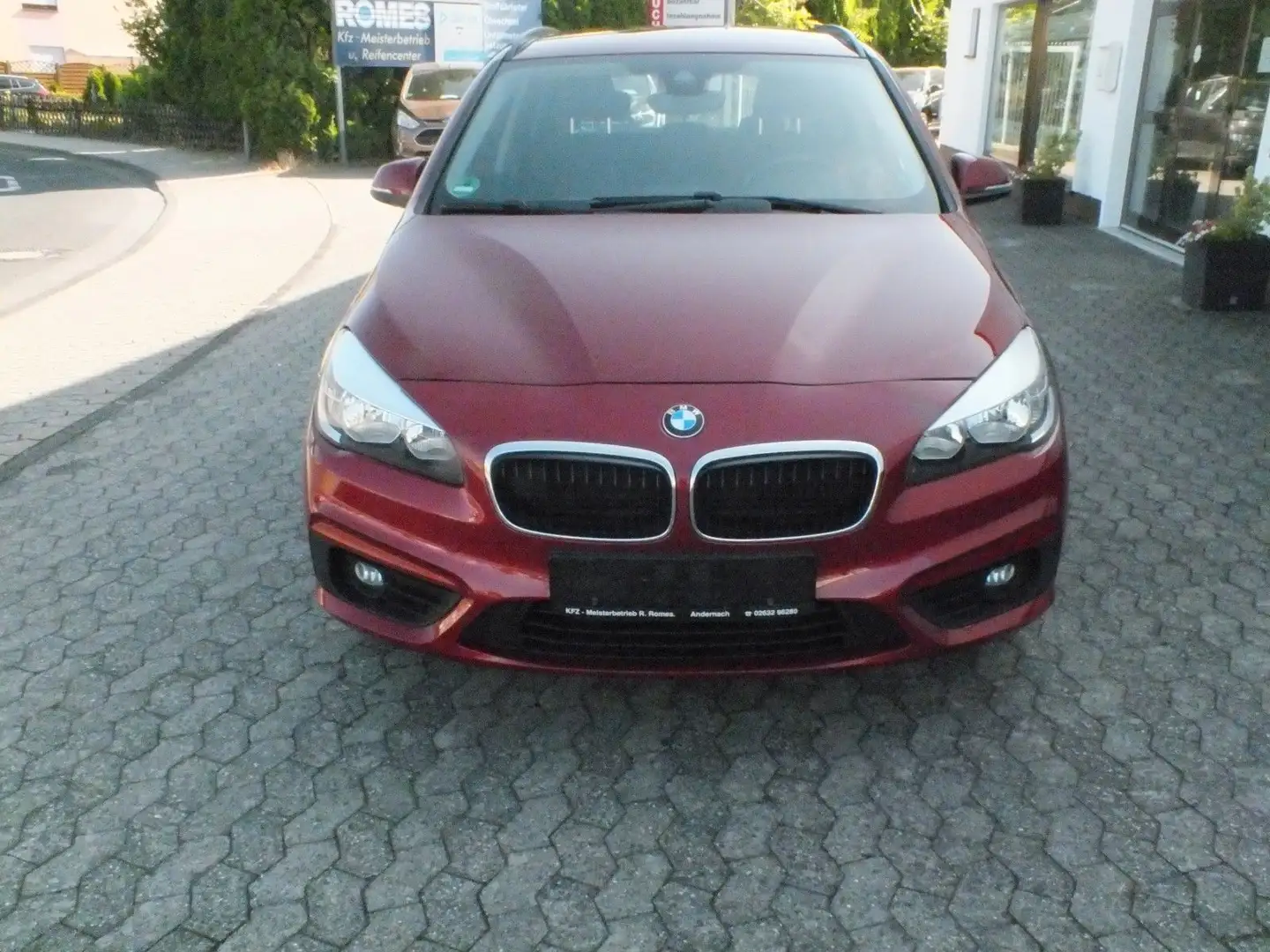 BMW 218 Baureihe 2 Active Tourer 218 i *Advantage* Rot - 2