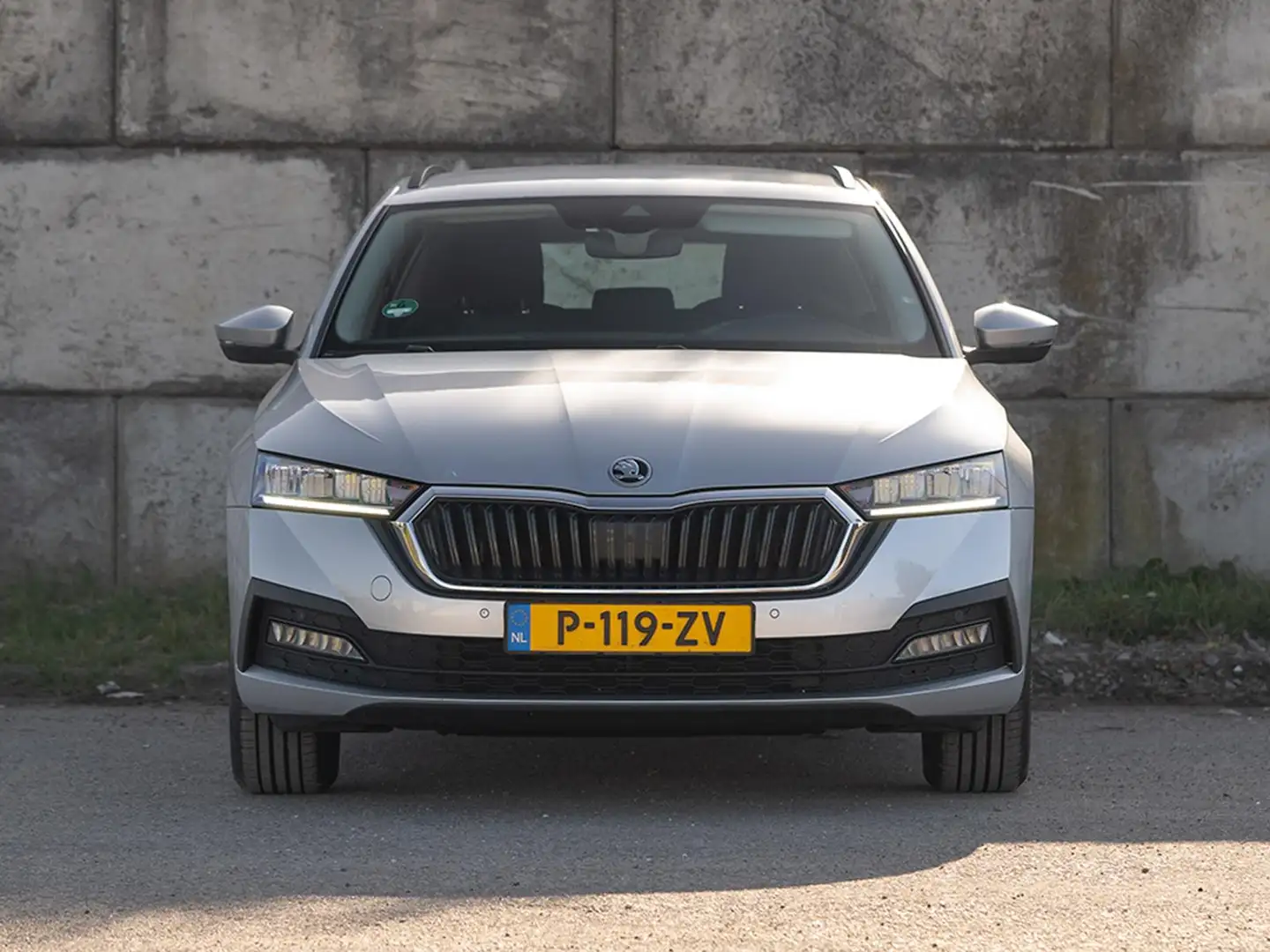 Skoda Octavia Combi 1.0 e-TSI Business Edition | Navi | CarPlay Grijs - 2