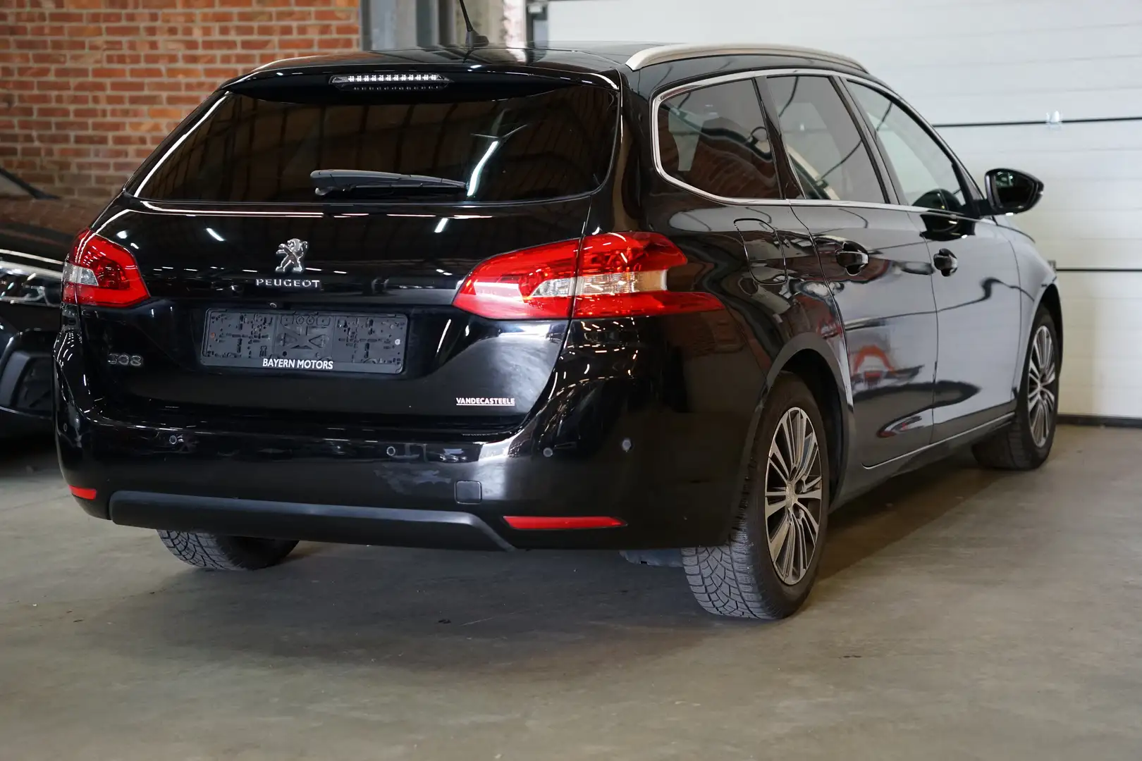 Peugeot 308 1.5 BlueHDi Automaat 2021 121.000km Чёрный - 2