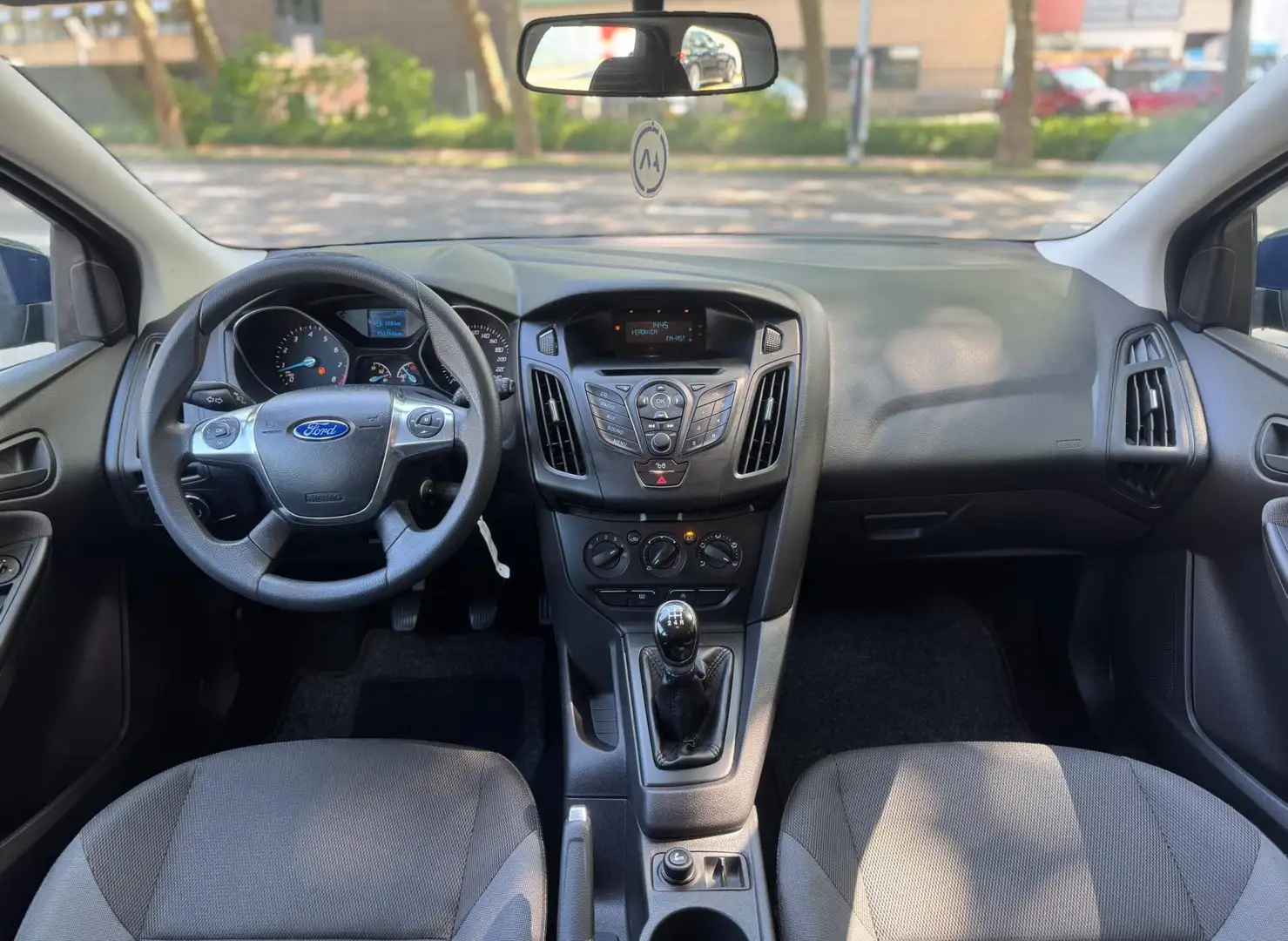 Ford Focus Wagon 1.0 EcoBoost Airco Nieuwe APK LM Velgen Tops Blauw - 2