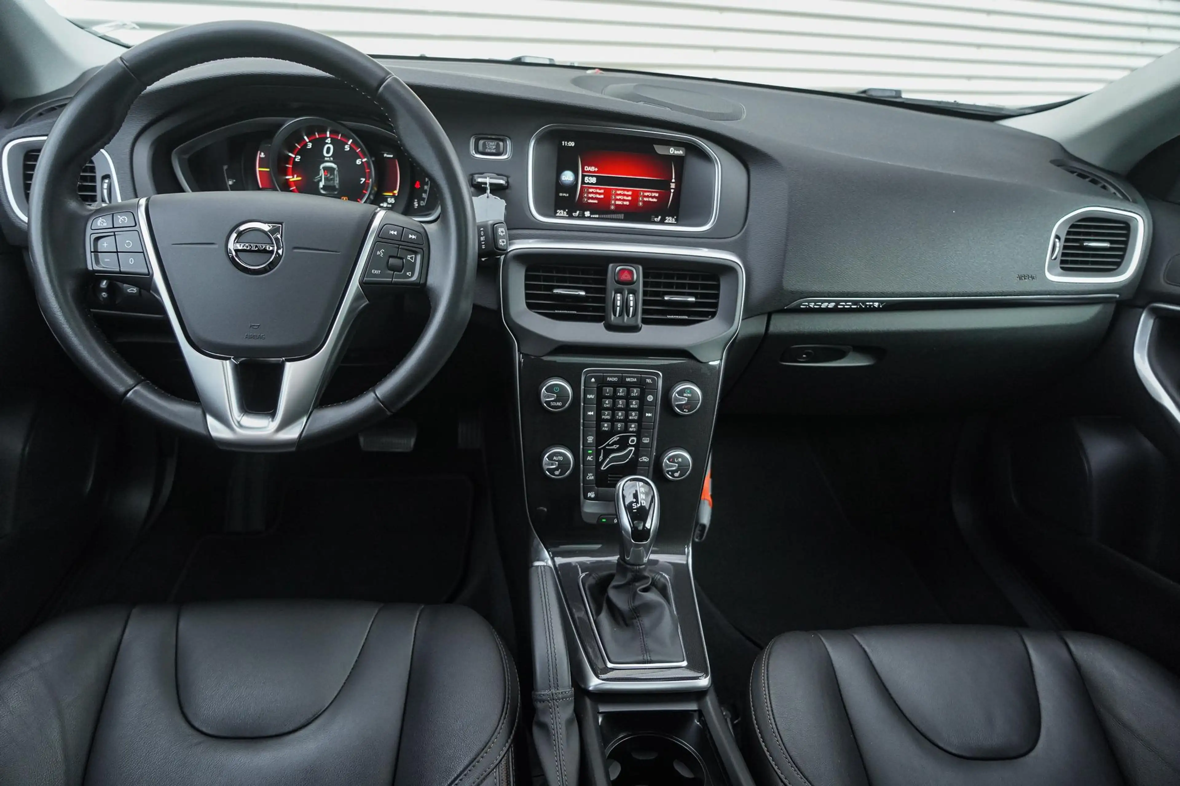 Volvo V40 Cross Country 1.5 T3 Polar+ Luxury Automaat | Camera | Navigatie — photo 12