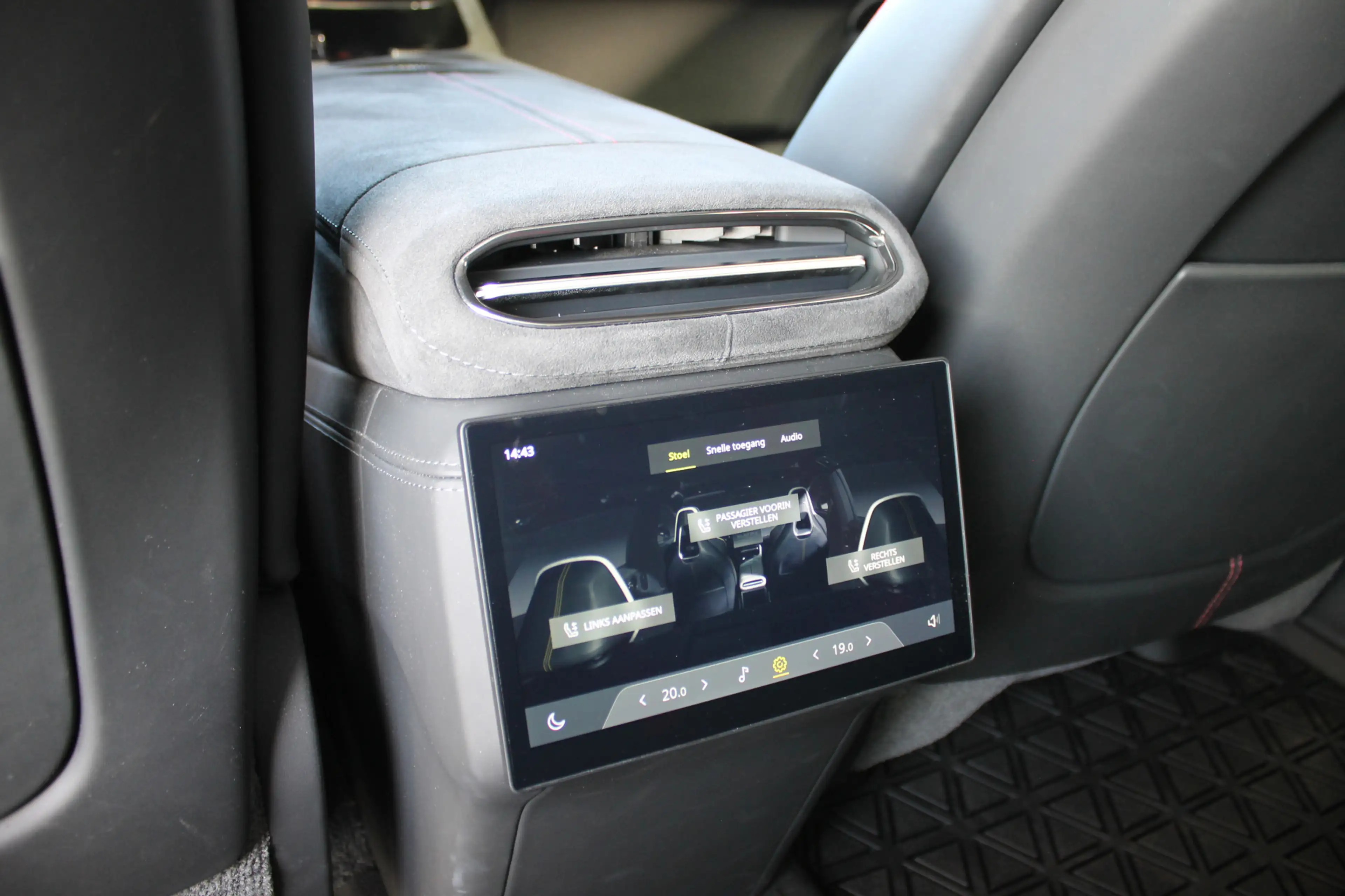 Lotus Eletre EDS 450 4WD 112 kWh — photo 15