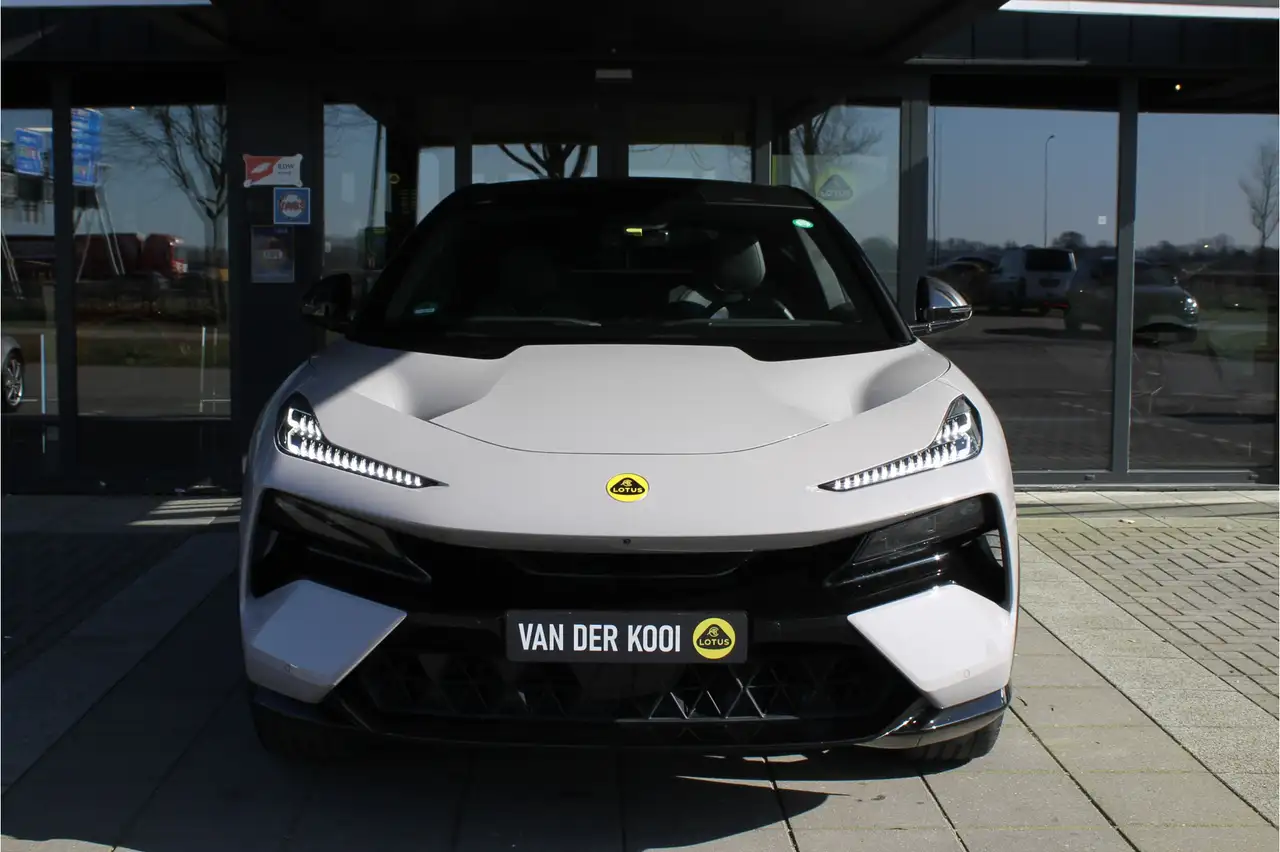 Lotus Eletre 2023