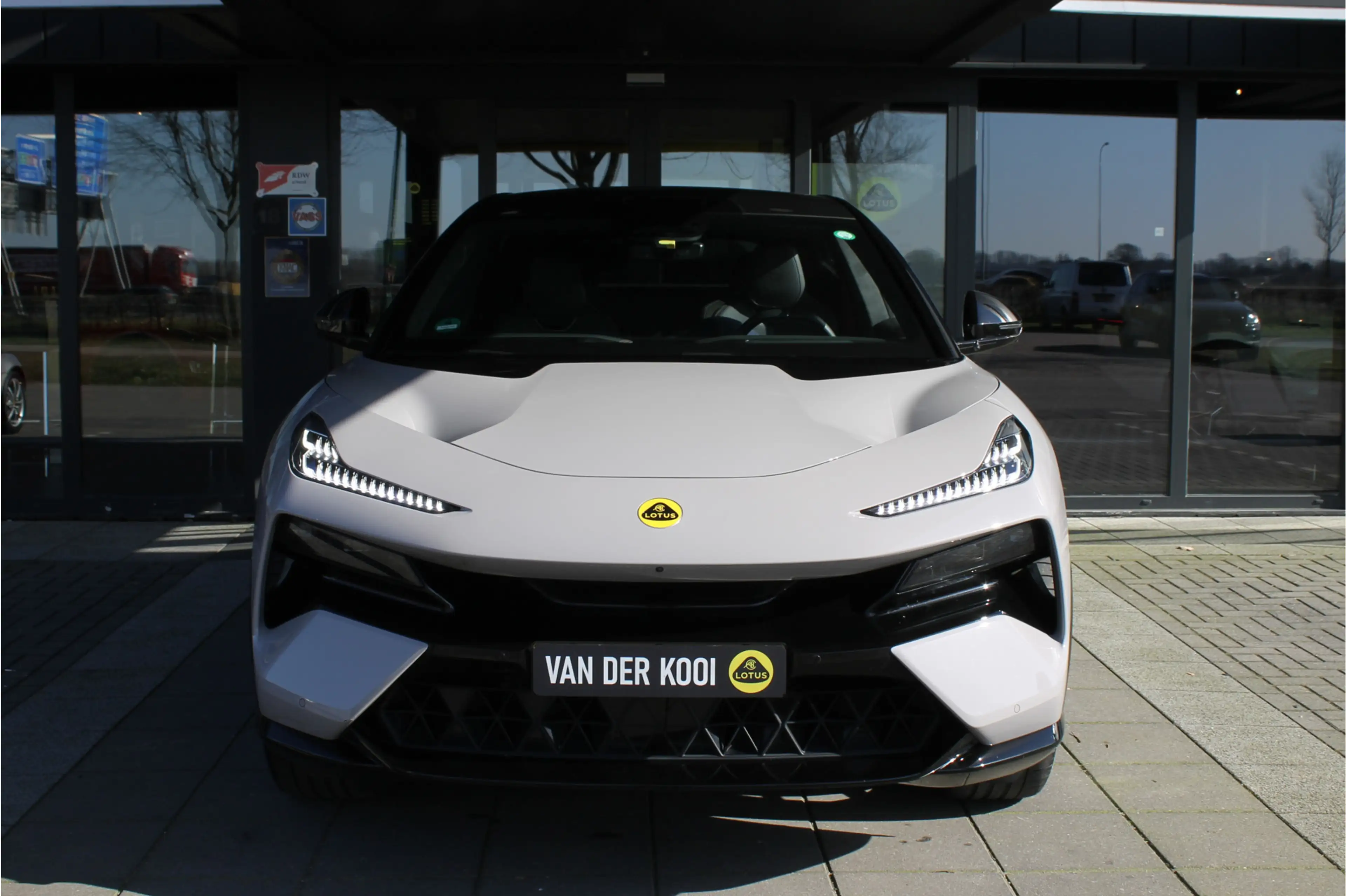 Lotus Eletre EDS 450 4WD 112 kWh — photo 2