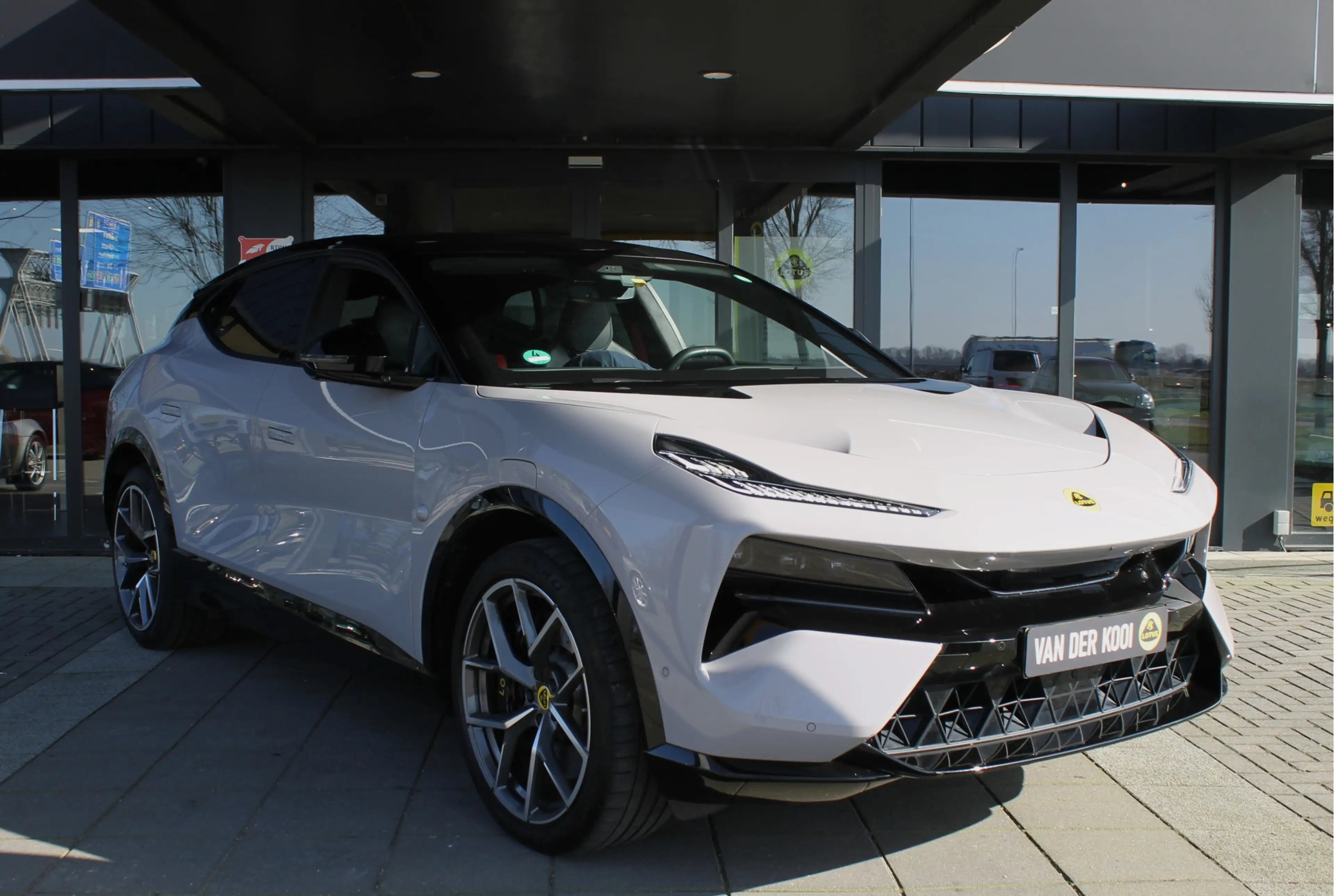 Lotus Eletre EDS 450 4WD 112 kWh — photo 3