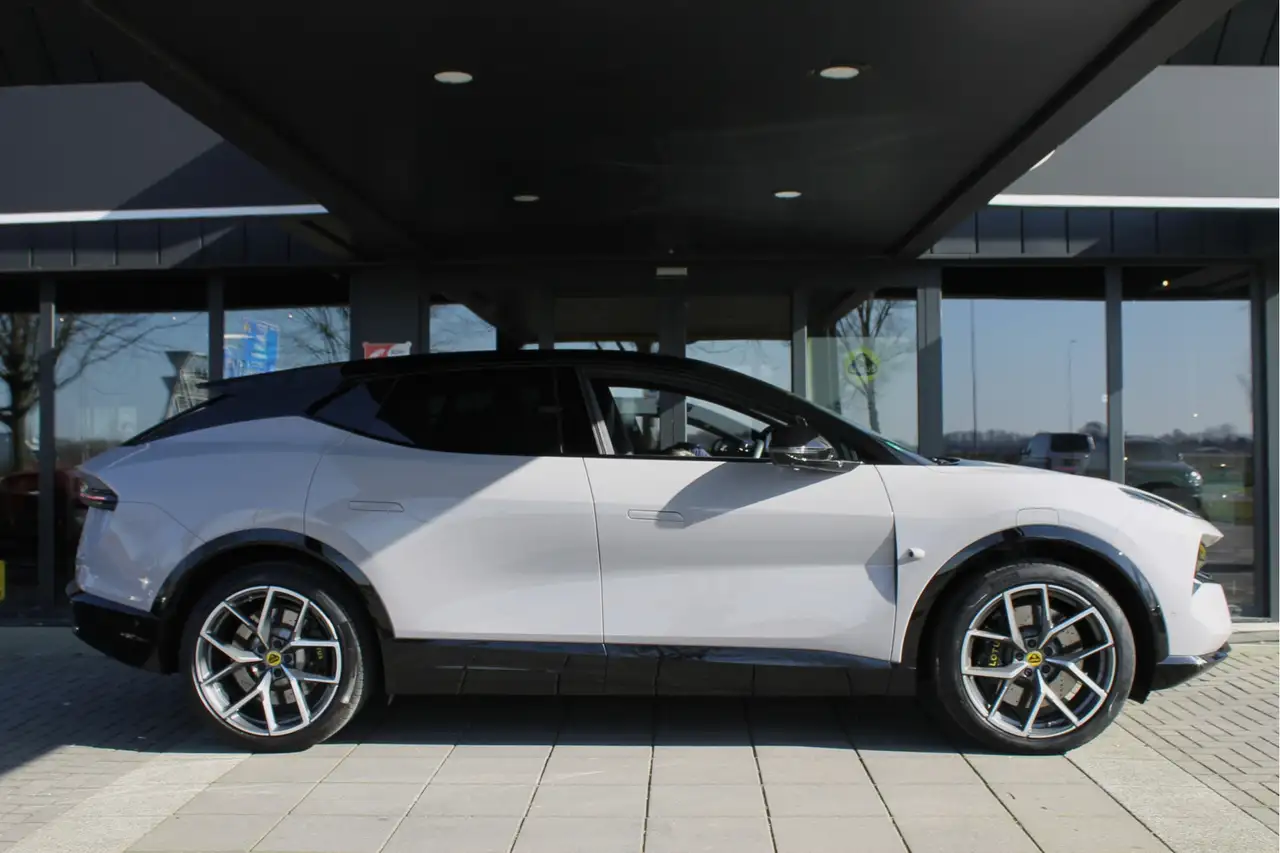 Lotus Eletre 2023