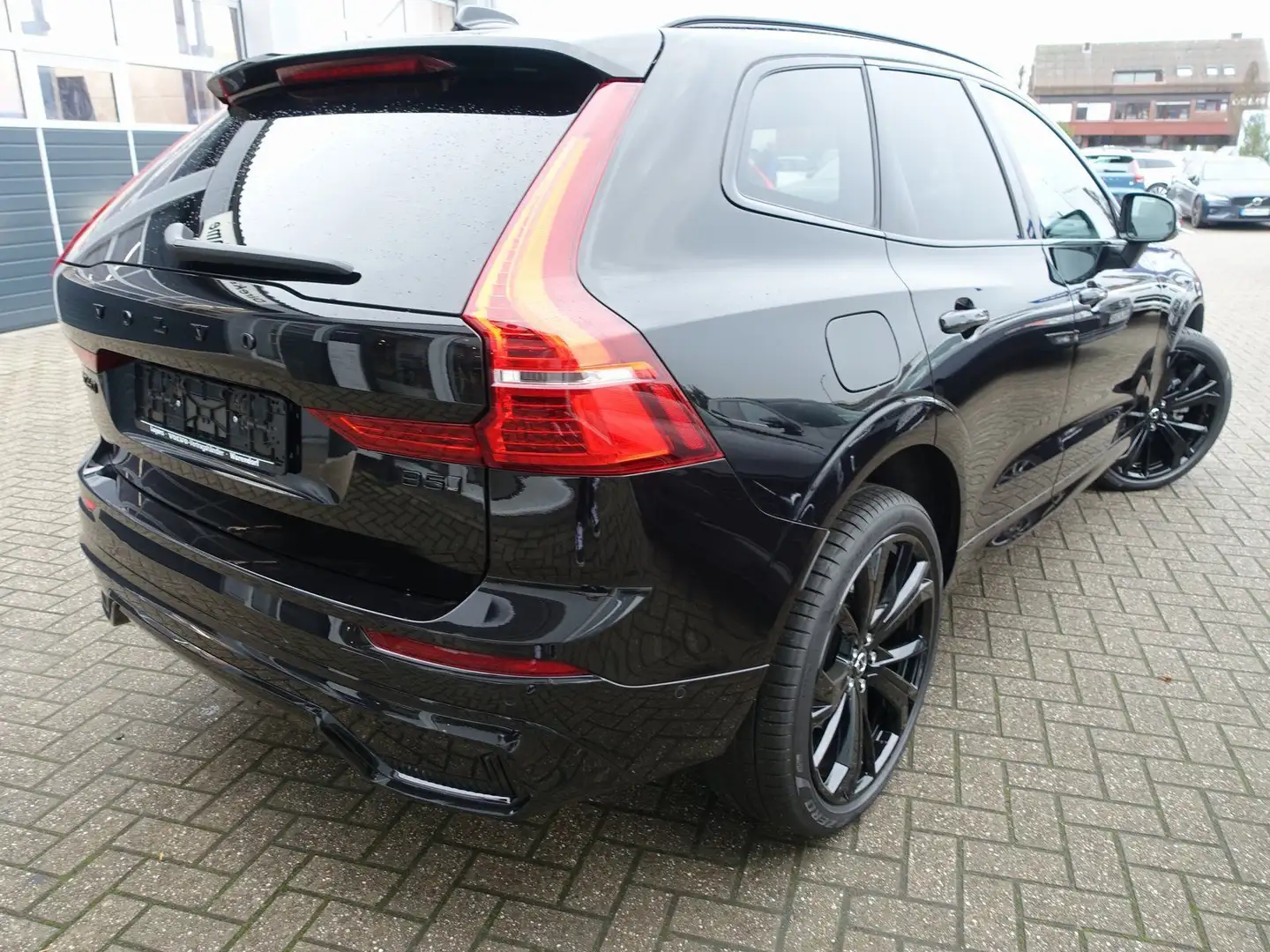 Volvo XC60 Black Edition Ultra B5 AWD/B&W/Head-UP/Pano Schwarz - 2
