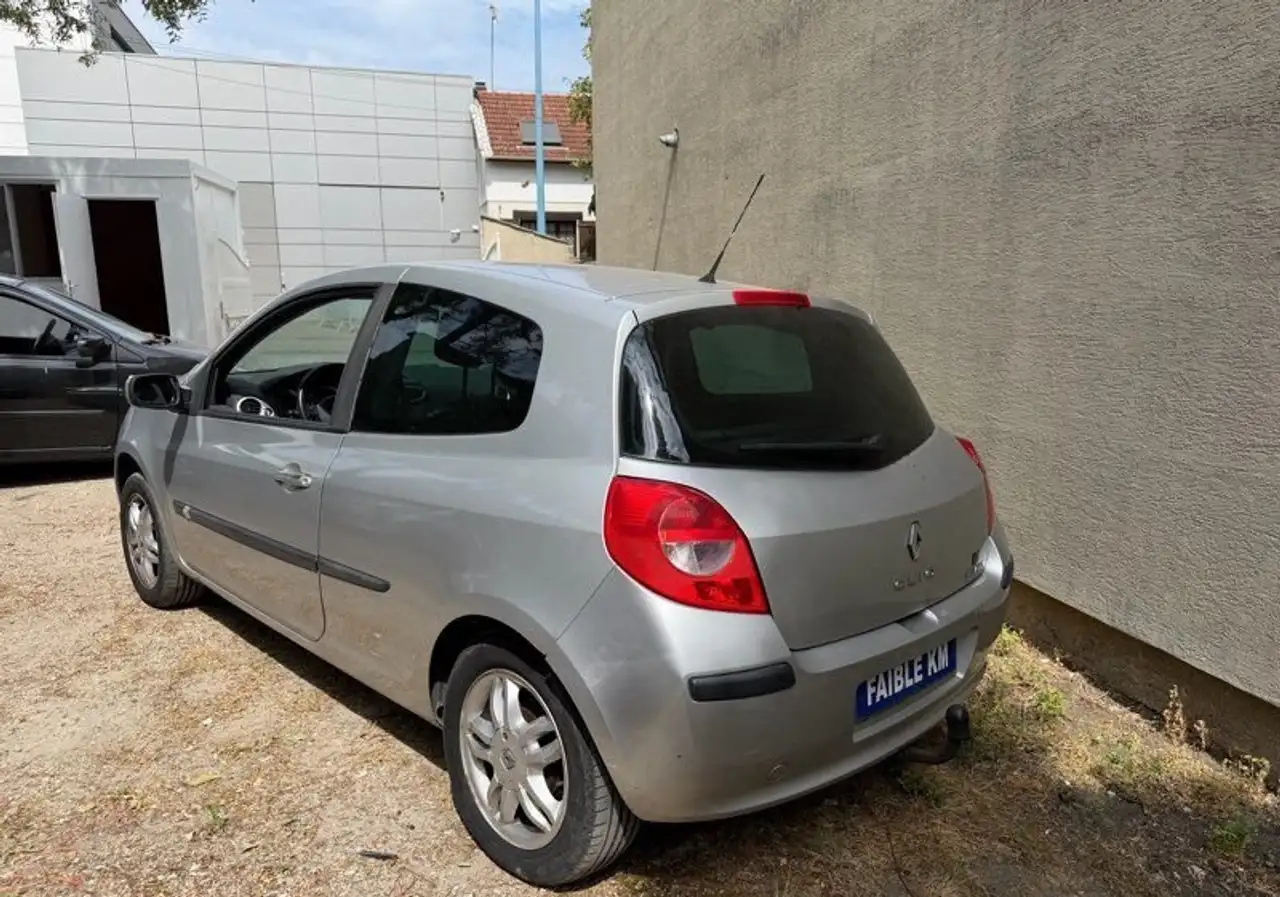 Renault Clio Citadine 3 portes — photo 2