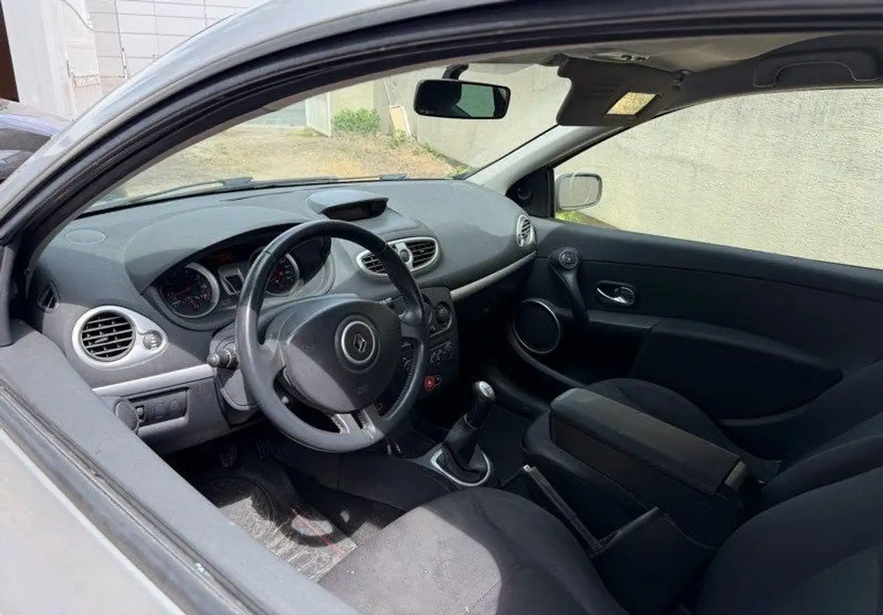 Renault Clio Citadine 3 portes — photo 3