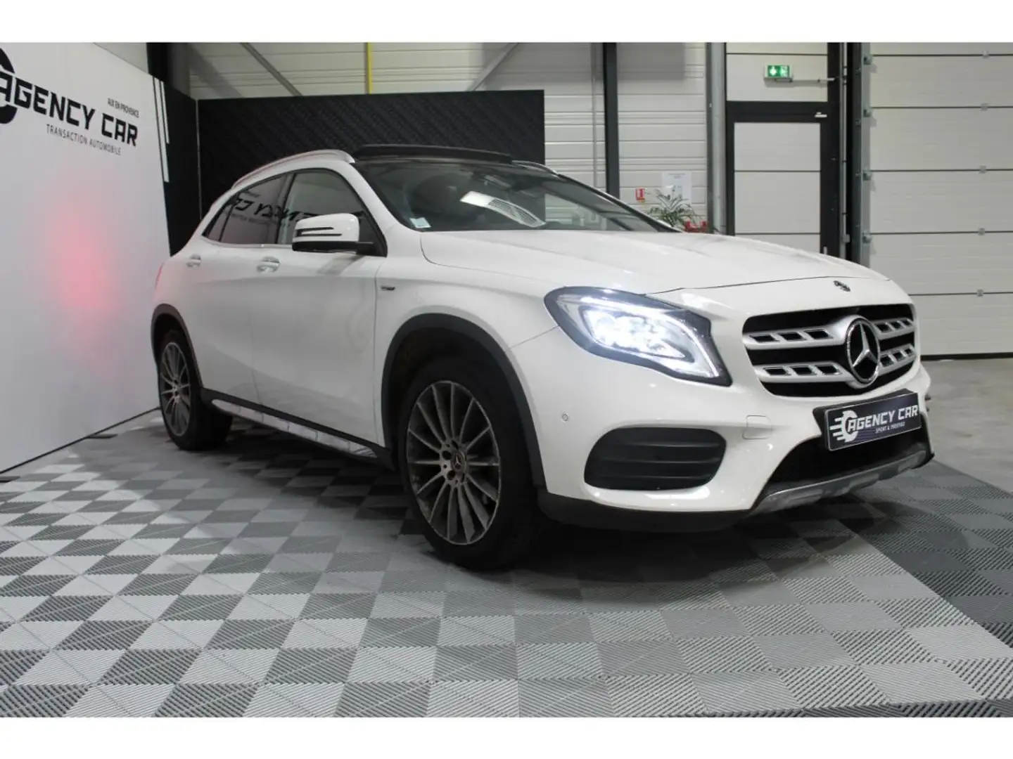 Mercedes-Benz GLA 200 200 - BV 7G-DCT - BM X156 Sport Edition Weiß - 2