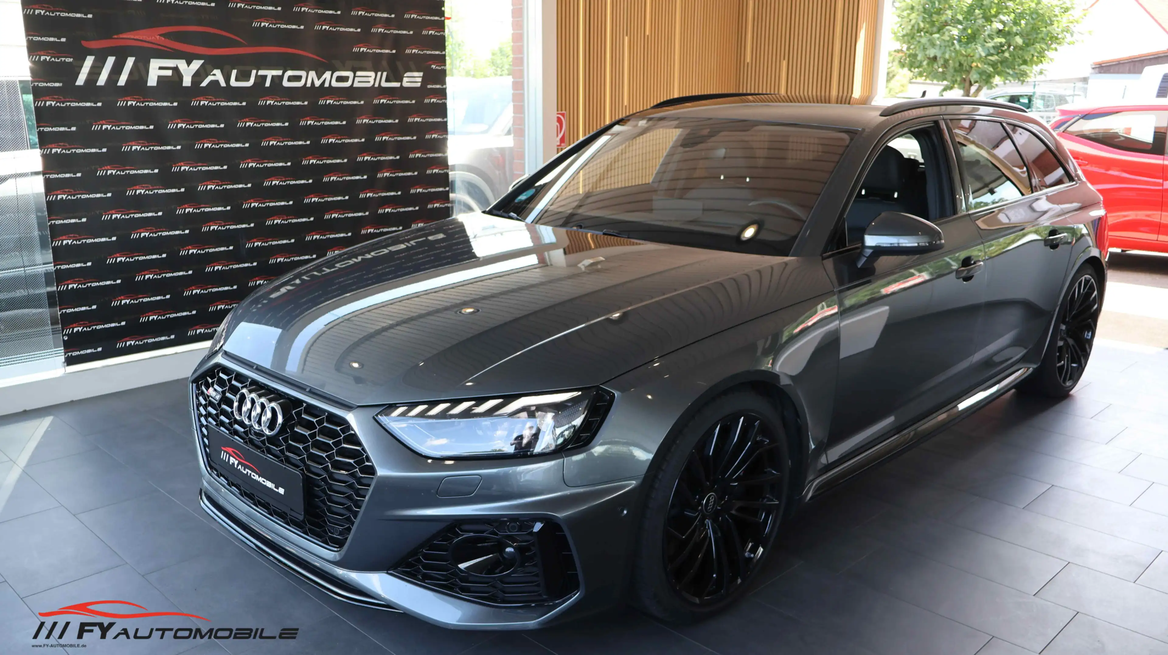 Audi RS4 2.9 TFSI quattro* MATRIX* AHK* 8 X BEREIFT*