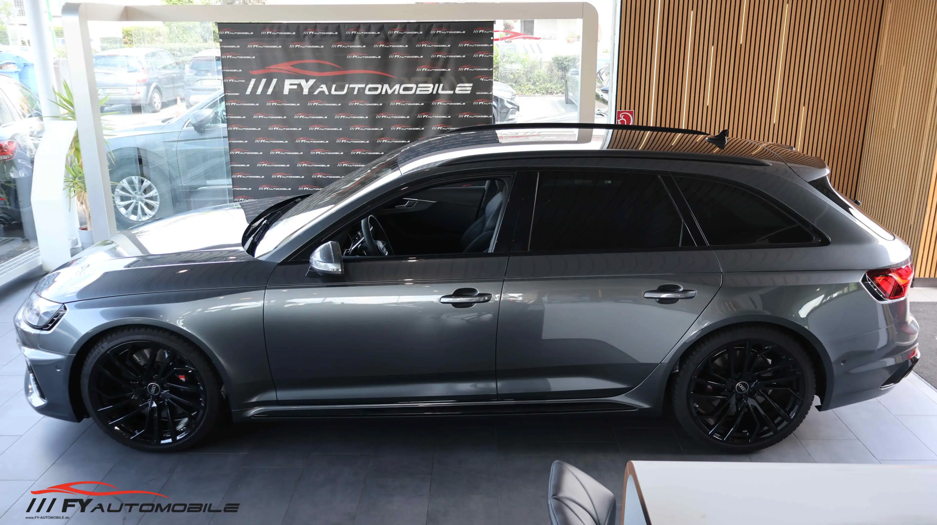 Audi RS4 2.9 TFSI quattro* MATRIX* AHK* 8 X BEREIFT* — photo 2