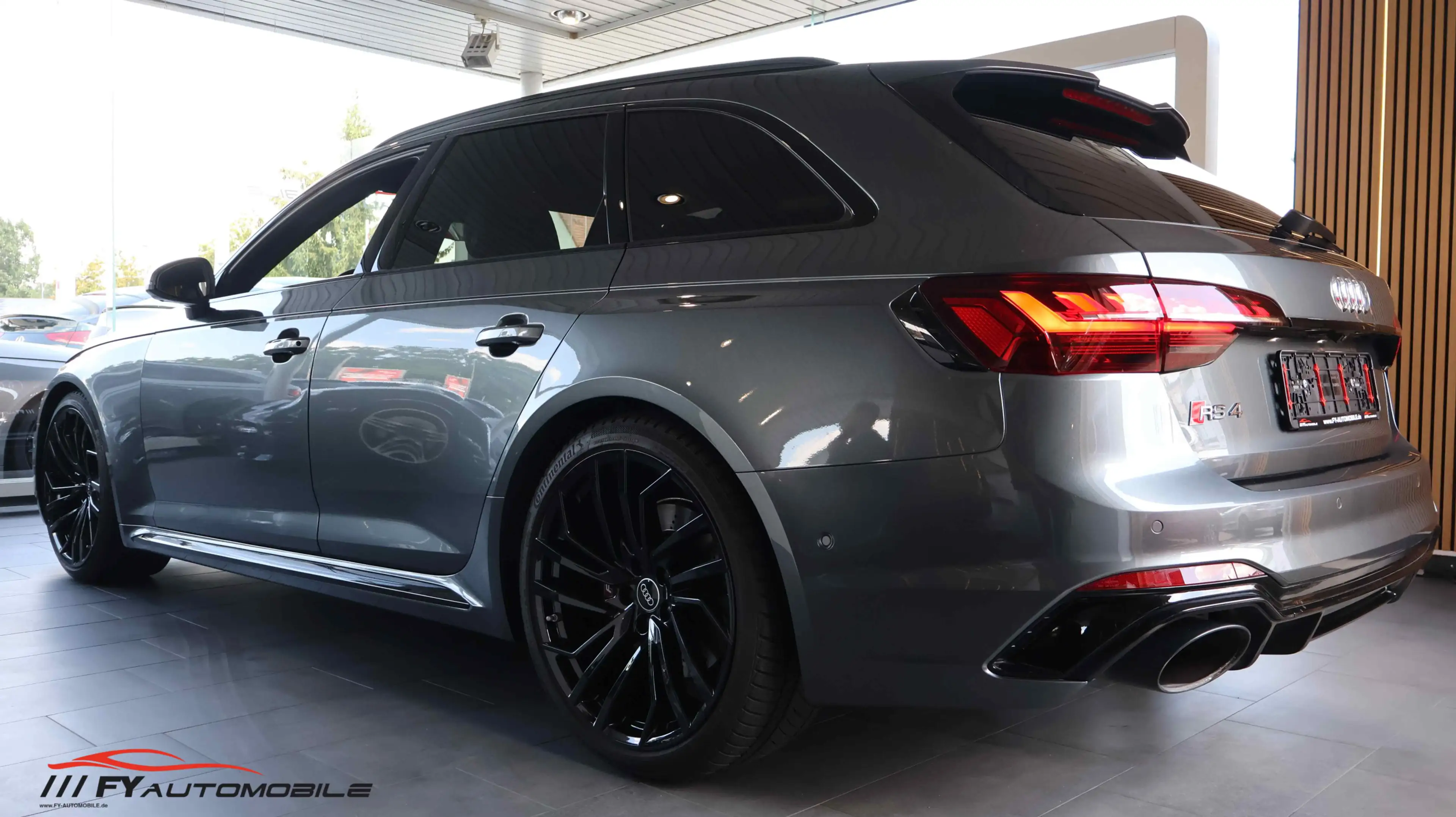 Audi RS4 2.9 TFSI quattro* MATRIX* AHK* 8 X BEREIFT* — photo 4
