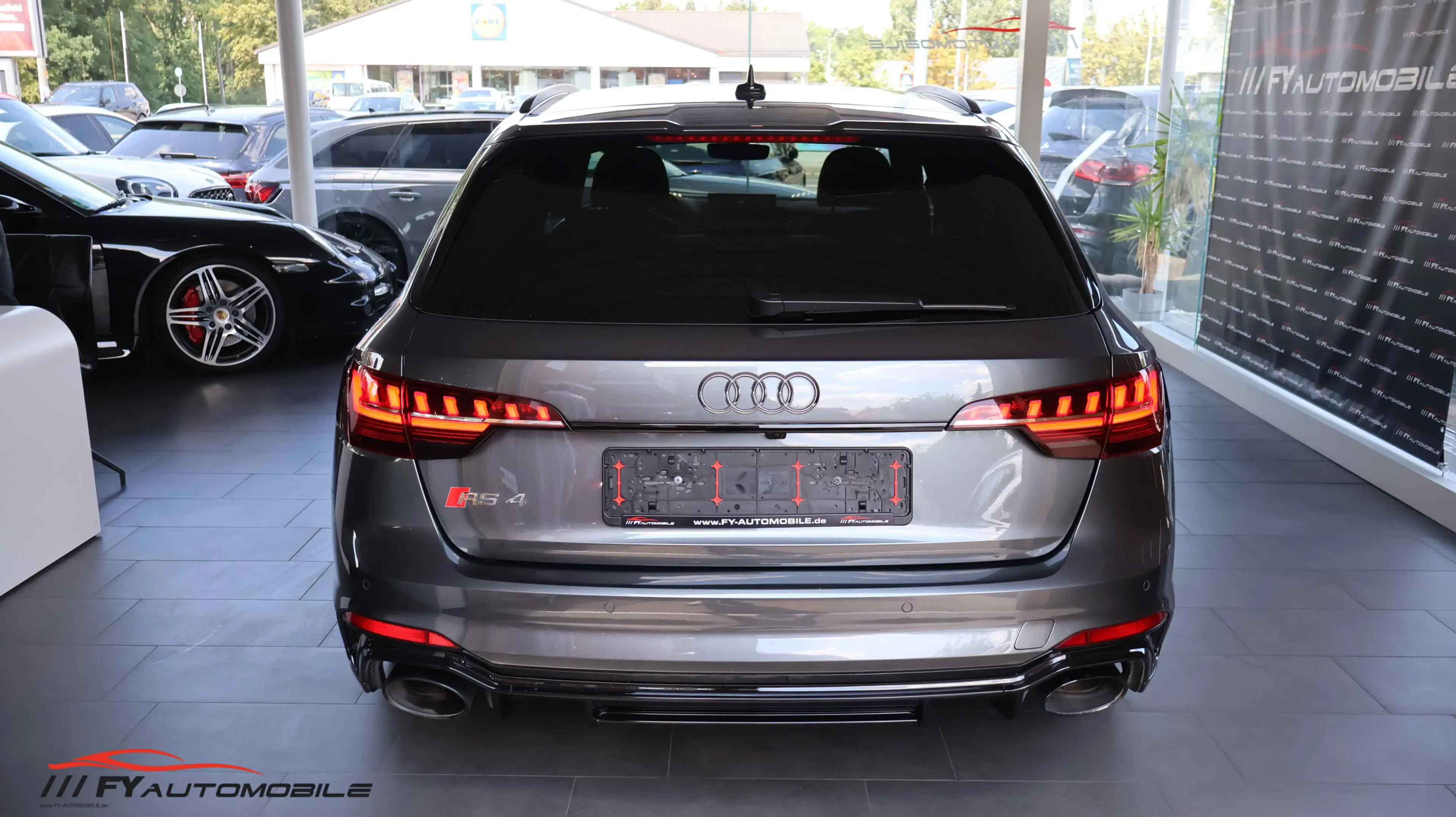 Audi RS4 2.9 TFSI quattro* MATRIX* AHK* 8 X BEREIFT* — photo 5