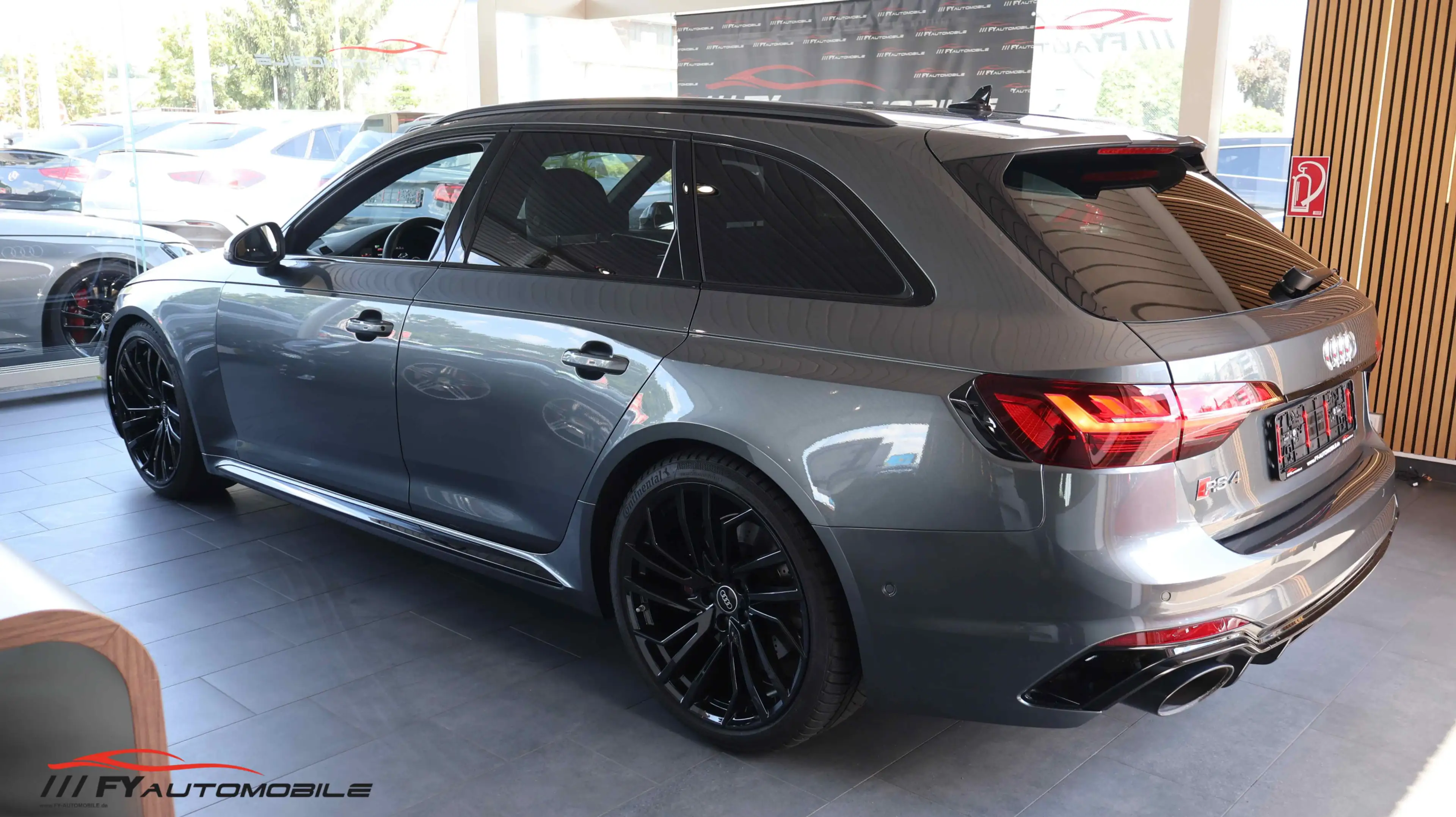 Audi RS4 2.9 TFSI quattro* MATRIX* AHK* 8 X BEREIFT* — photo 3