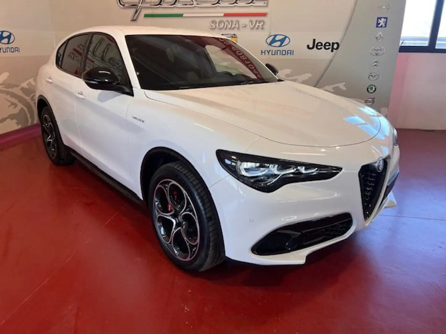 Alfa Romeo Stelvio 2.2 Turbodiesel 210 CV AT8 Q4 Veloce Bianco - 1