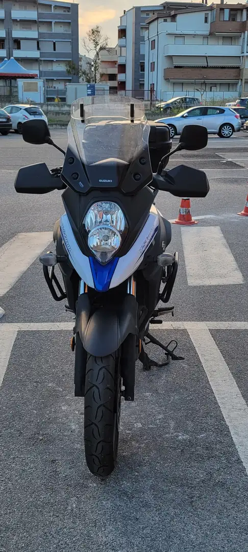 Suzuki V-Strom 650 XT Explorer Wit - 1