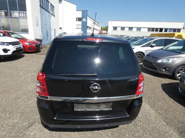 Opel Zafira view 4