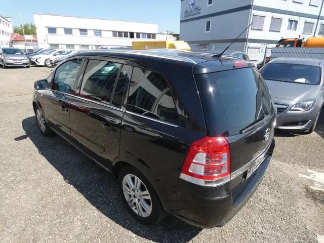 Opel Zafira view 3