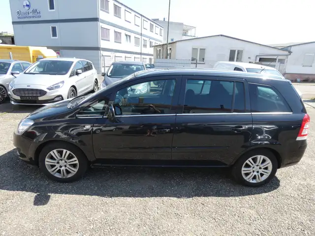 Opel Zafira view 2