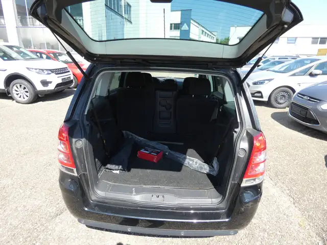 Opel Zafira view 9