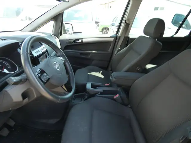 Opel Zafira view 12