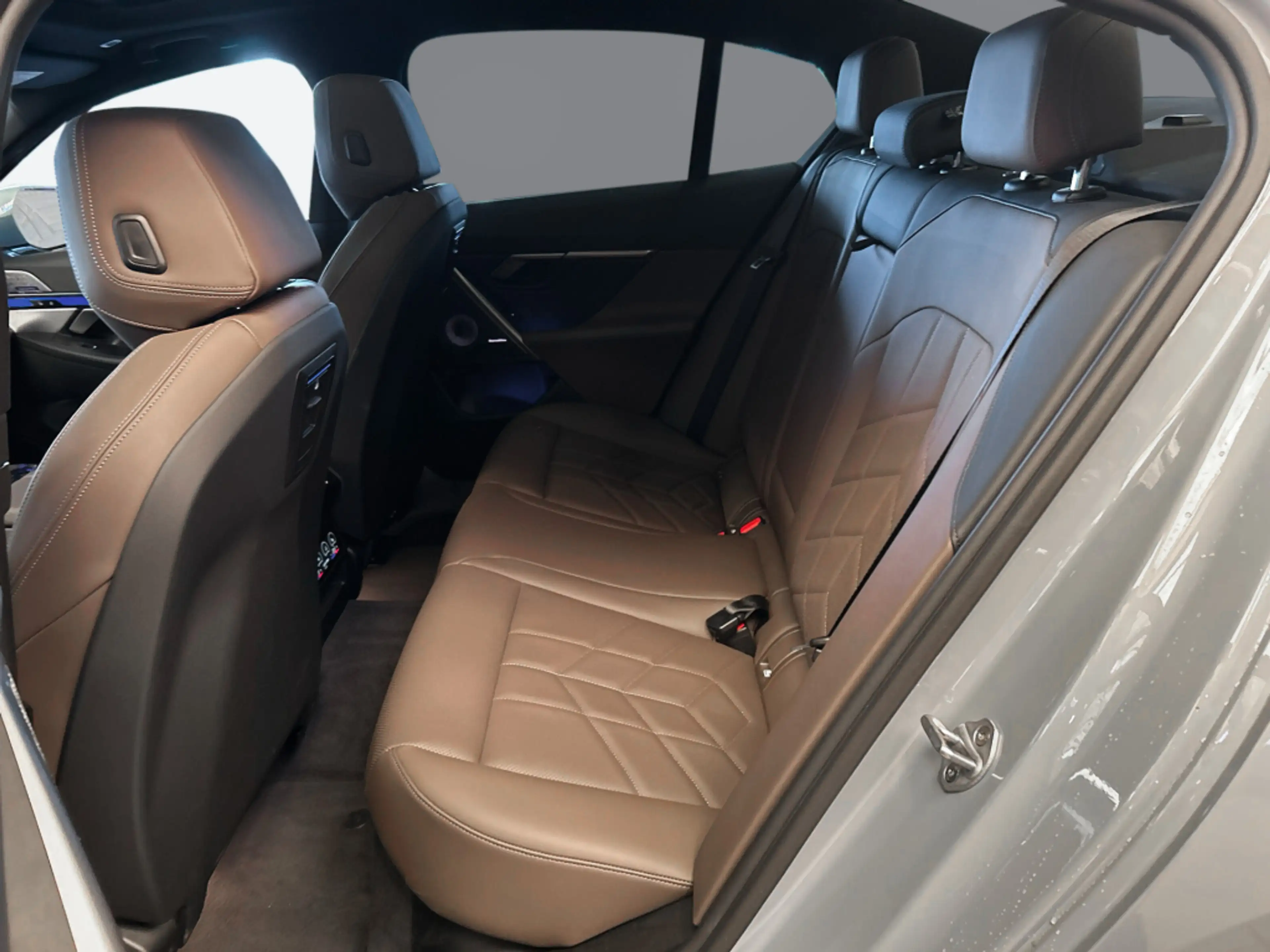 BMW i5 eDrive40 — photo 8
