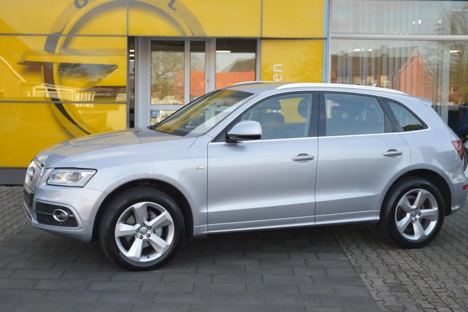 Audi Q5 2.0 TDI quattro/S-tronic/AHK schw./S-Line Argintiu - 2