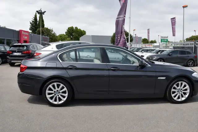 BMW 5 Series view 8