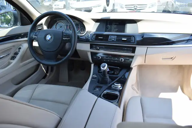 BMW 5 Series view 4