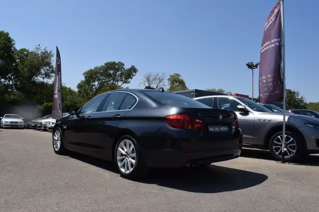 BMW 5 Series view 3
