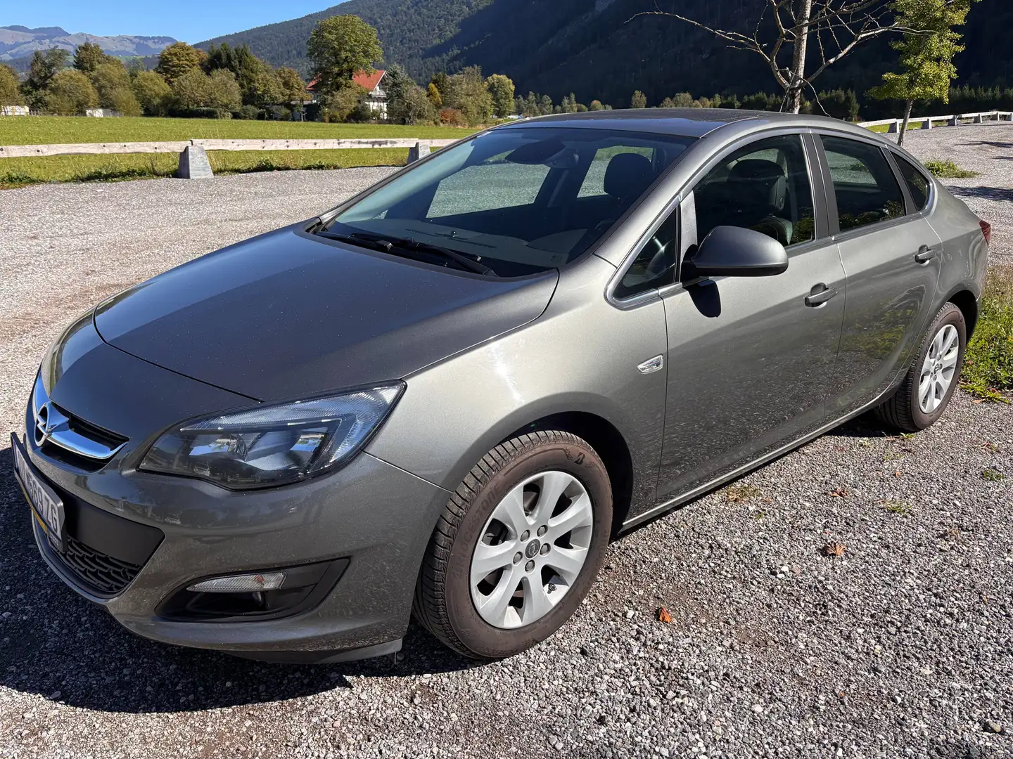 Opel Astra Limousine 1.4 Turbo Active + Business Grau - 1