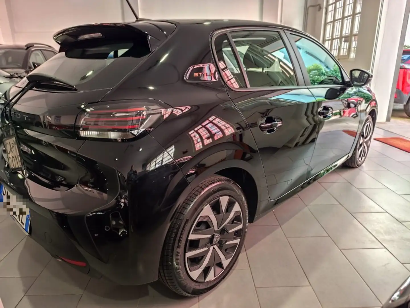 Peugeot 208 100CV Stop&Start 5 porte STYLE Grigio - 2