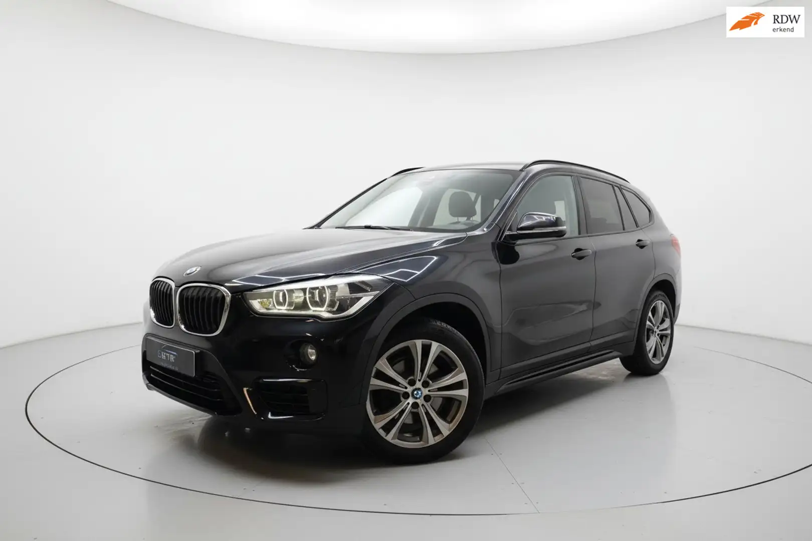 BMW X1 SDrive18i High Executive TREKHAAK CAMERA Zwart - 1