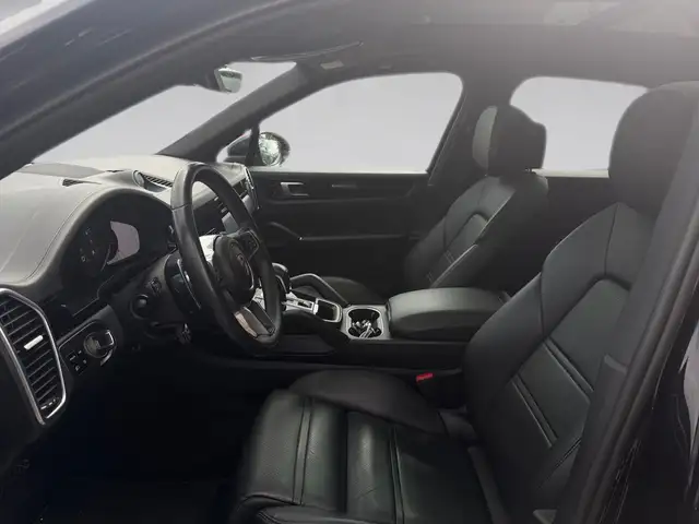 Porsche Cayenne view 8