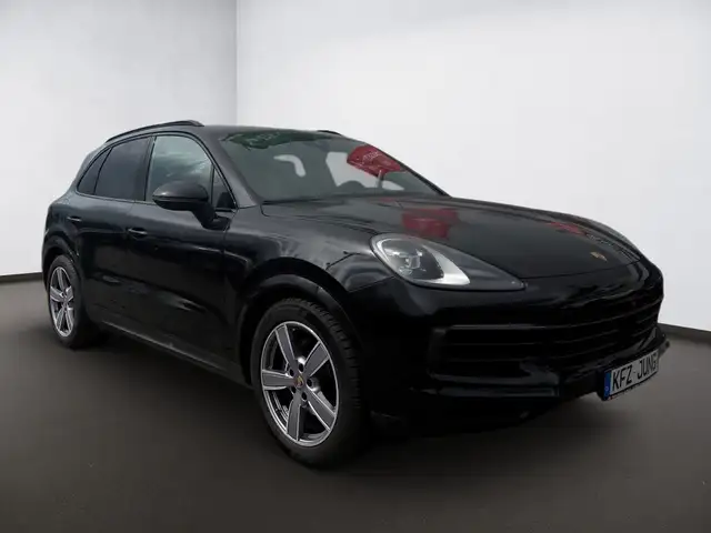 Porsche Cayenne view 4