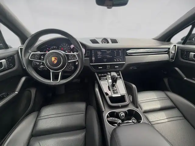 Porsche Cayenne view 9