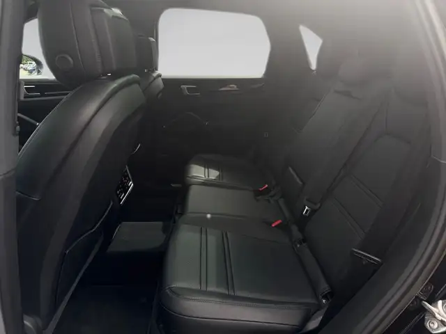 Porsche Cayenne view 15