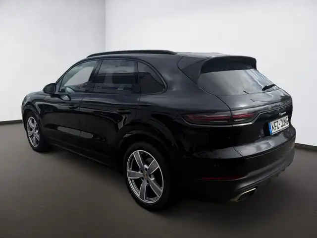 Porsche Cayenne view 6