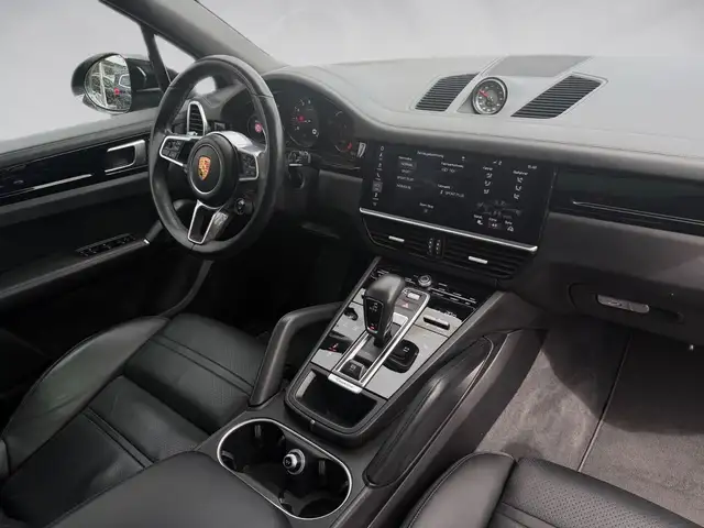 Porsche Cayenne view 14