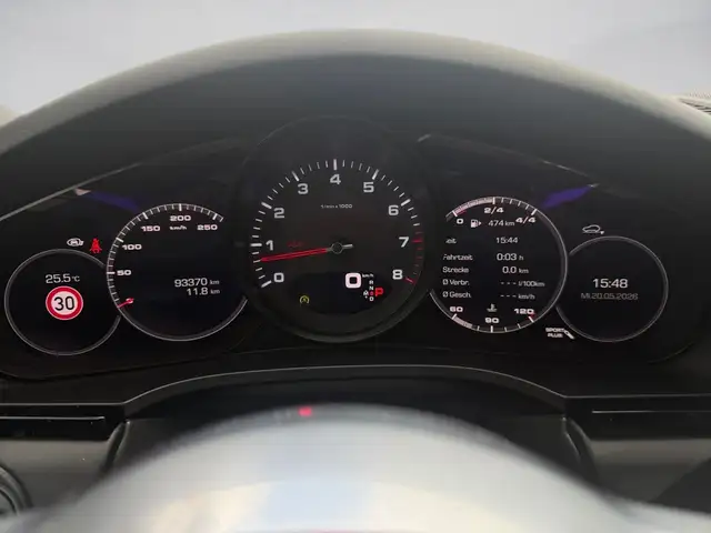 Porsche Cayenne view 11