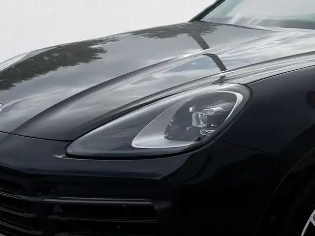 Porsche Cayenne view 3