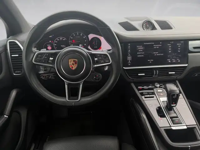 Porsche Cayenne view 10