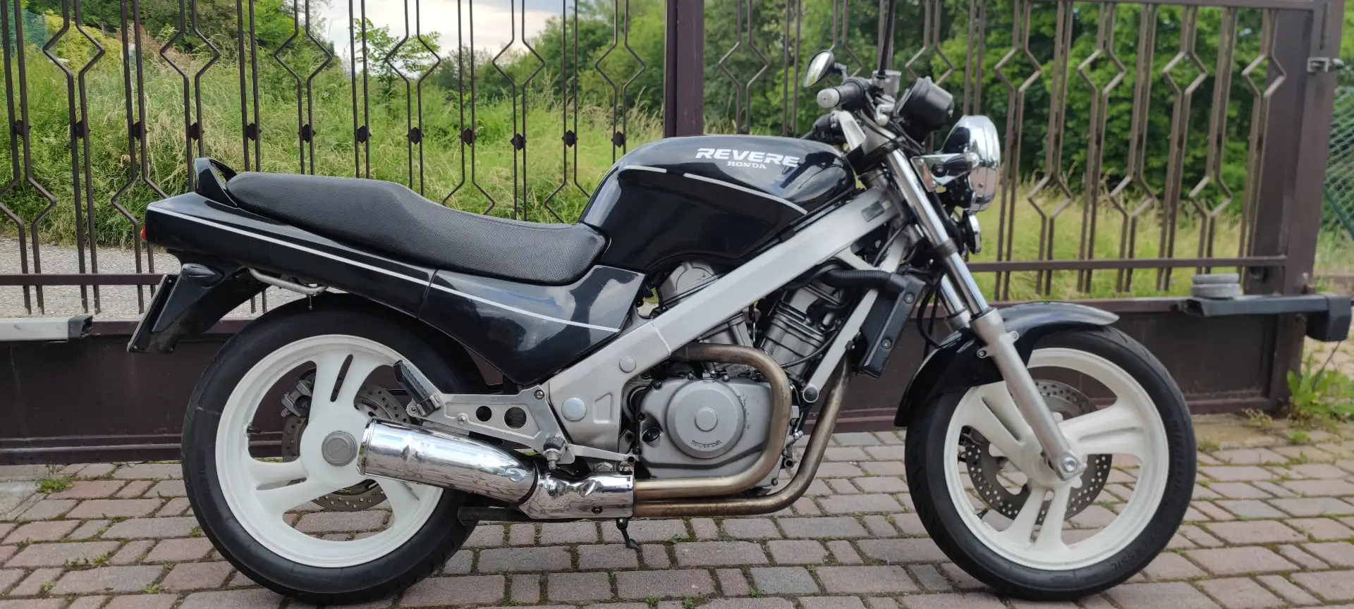 Honda NTV 650 Revere Black - 2