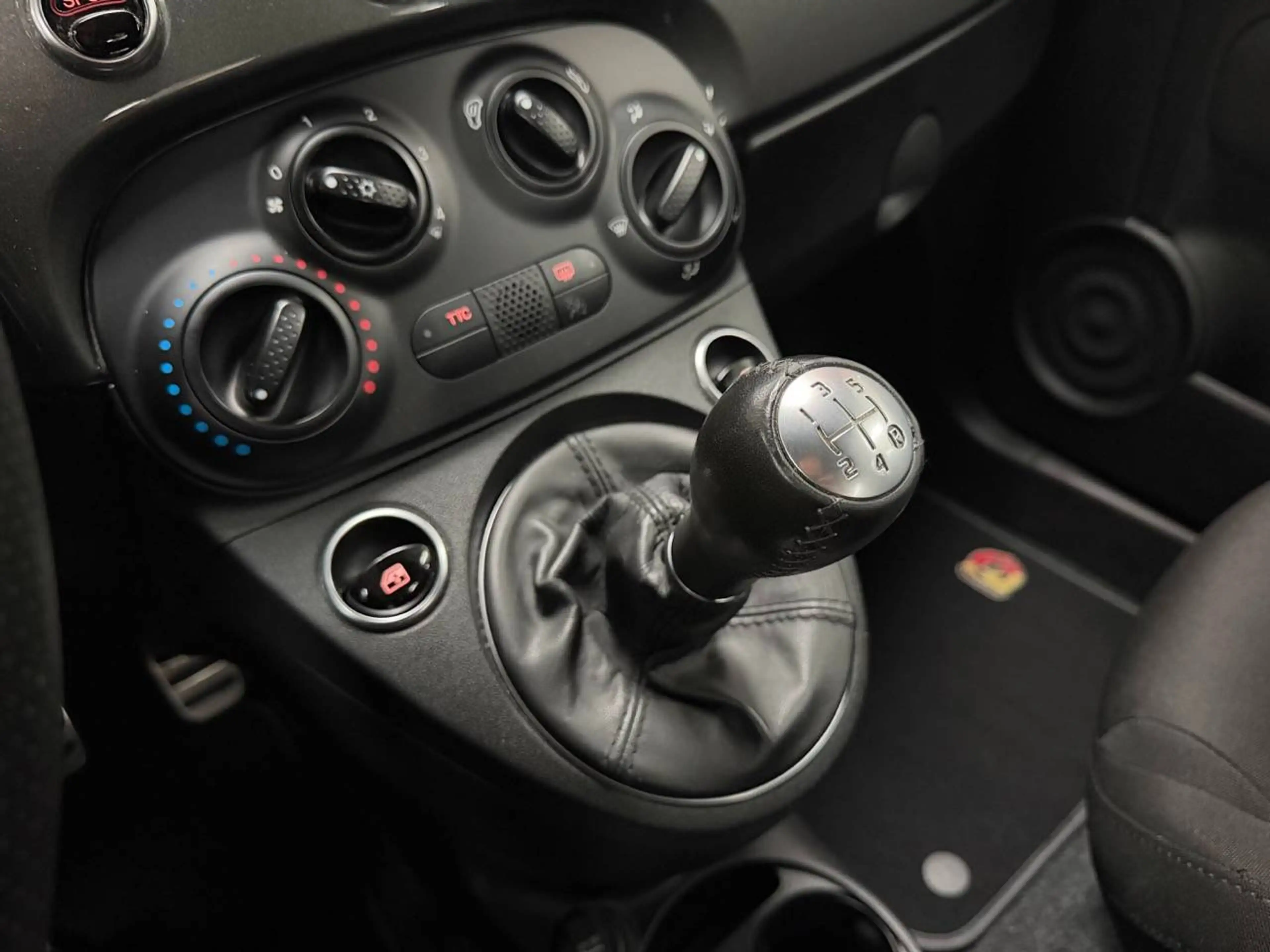 Fiat 500 Abarth 210 ch — photo 12