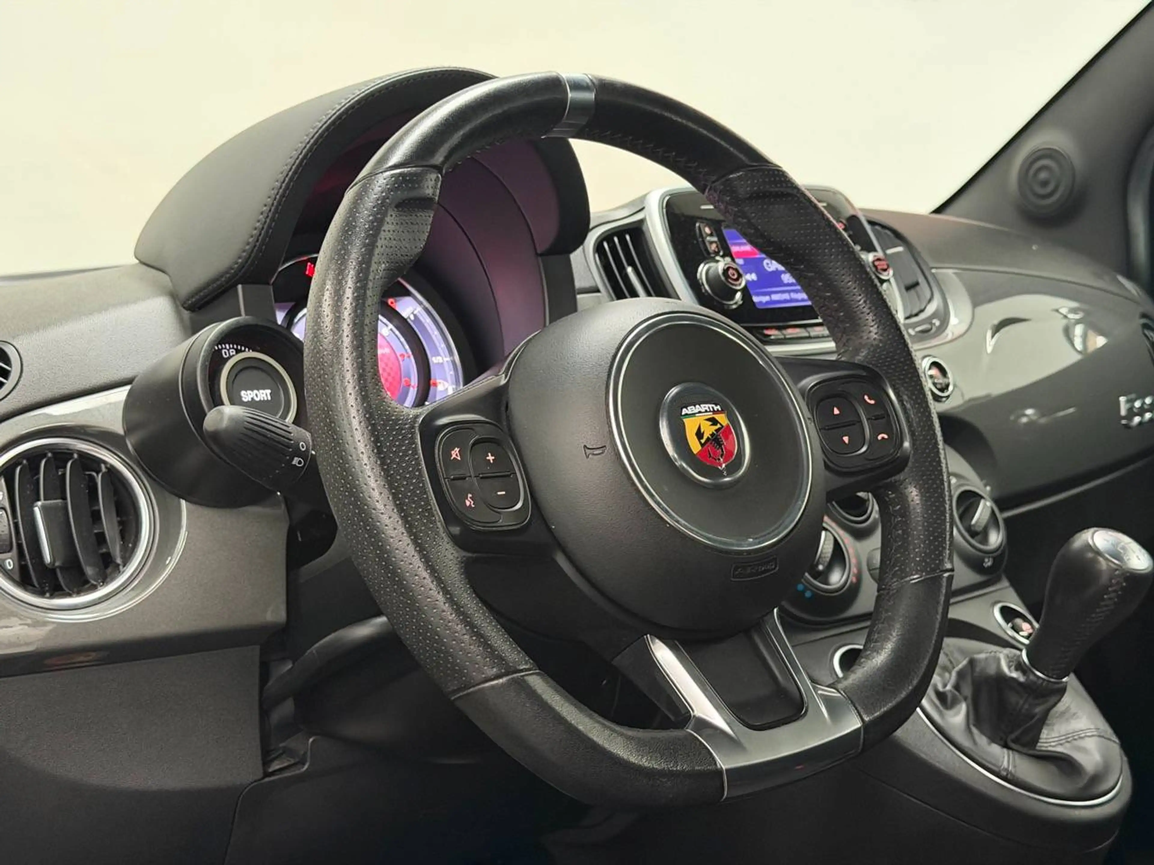 Fiat 500 Abarth 210 ch — photo 11