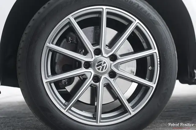 Volkswagen Transporter view 5