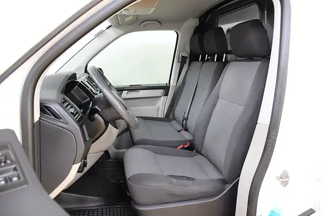 Volkswagen Transporter view 6