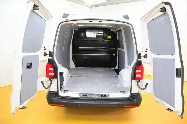 Volkswagen Transporter view 9